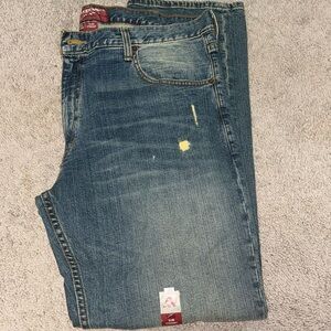 Distressed mens jean